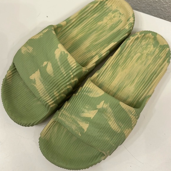 Adidas Slides - Picture 1 of 5